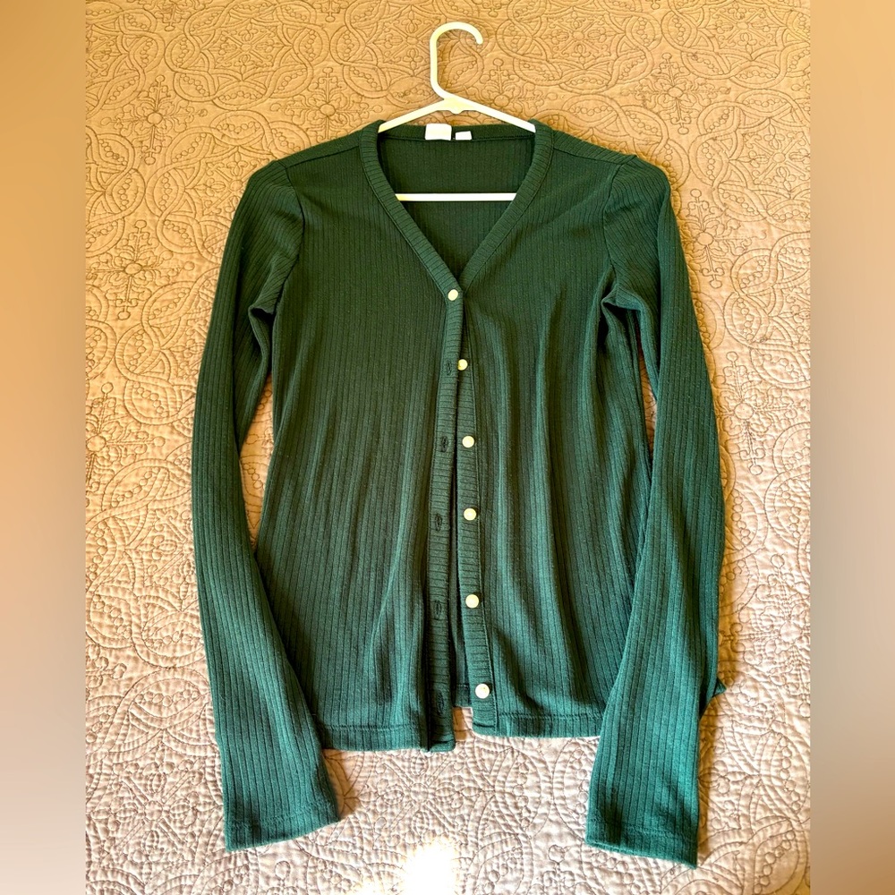 Gap Ribbed V-Neck Cardigan - EUC!